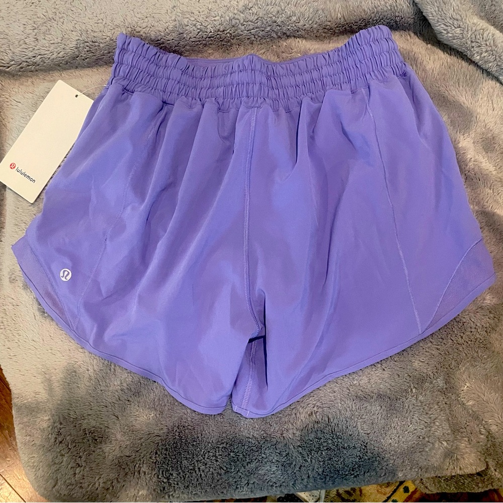 Lululemon Hotty Hot High Rise 4" Size 6 New with Tag